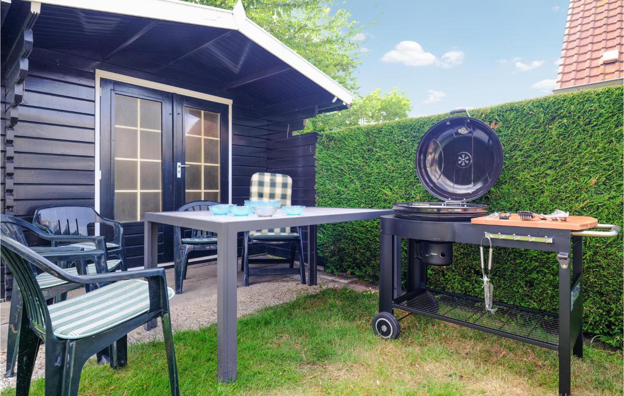 4 Bedroom Cozy Home In Zonnemaire Exterior foto